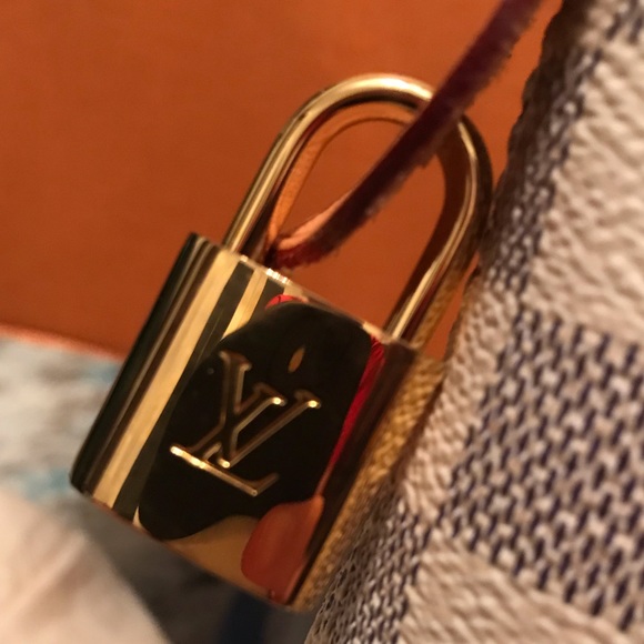 Louis Vuitton Iéna MM - Picture 5 of 5